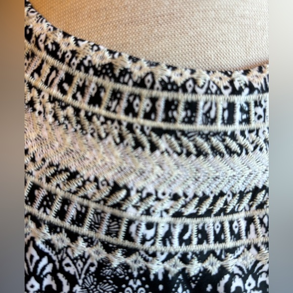 Black & white easy patterned dress in UPF 50 fabric! - Picture 2 of 7